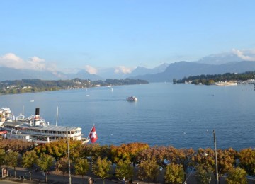 Lucerna, o lago, a ponte, as montanhas